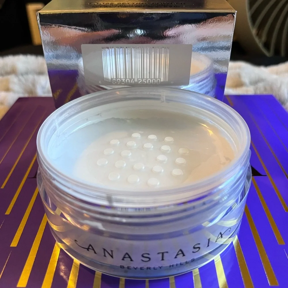 Translucent Loose Setting Powder - Picture 4 of 4